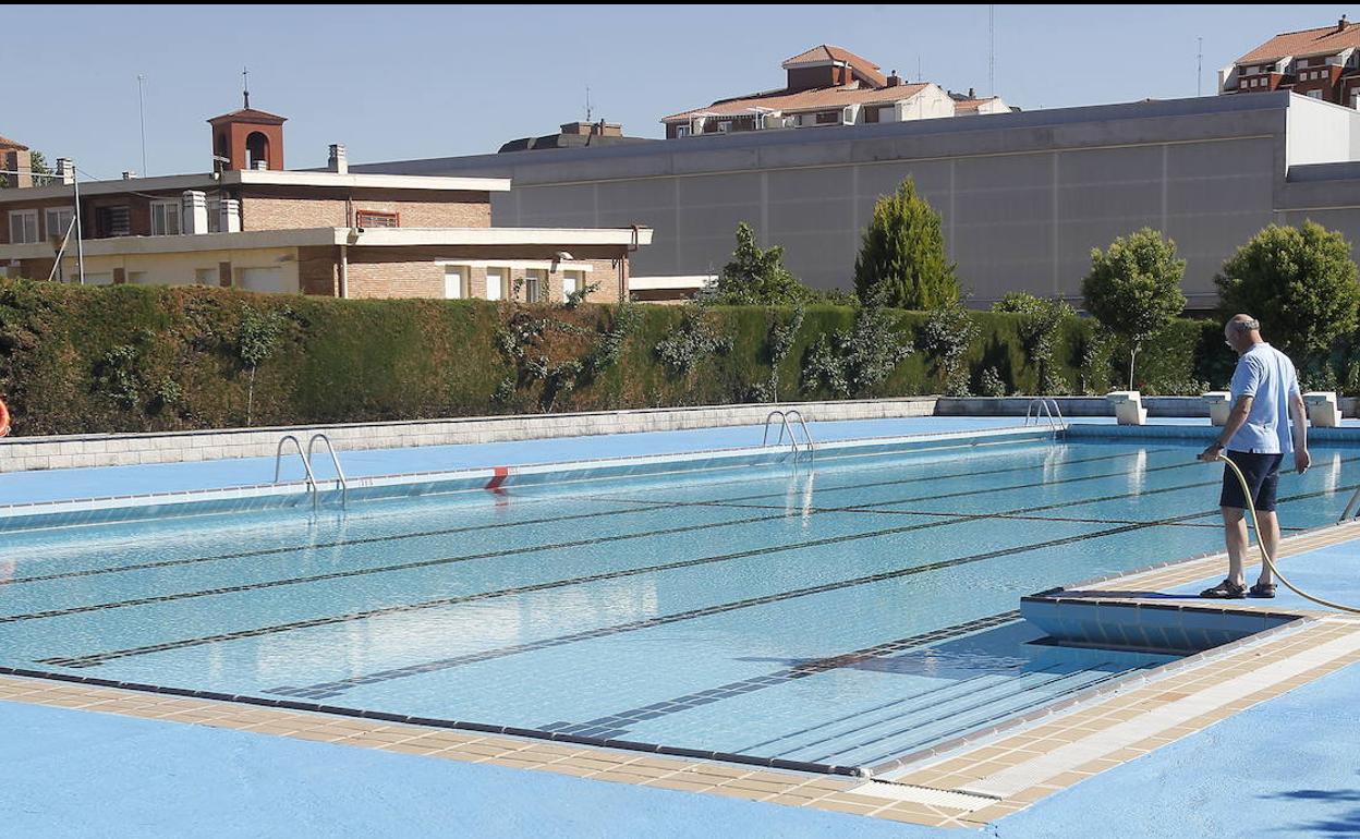 Imagen de archivo de la piscina.