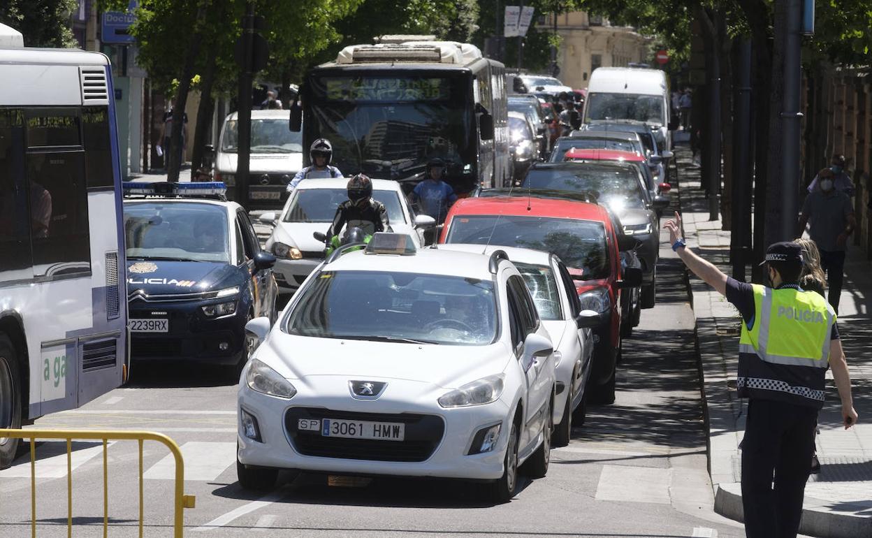 Atasco en la calle Doctrinos. 