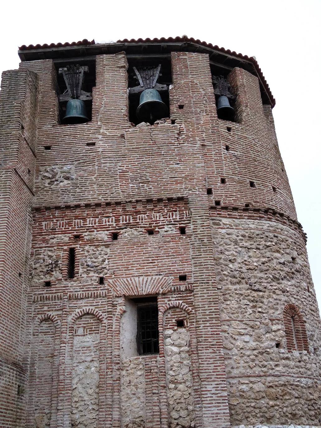 El rayo ha destrozado varias partes y elementos del templo vallisoletano. 