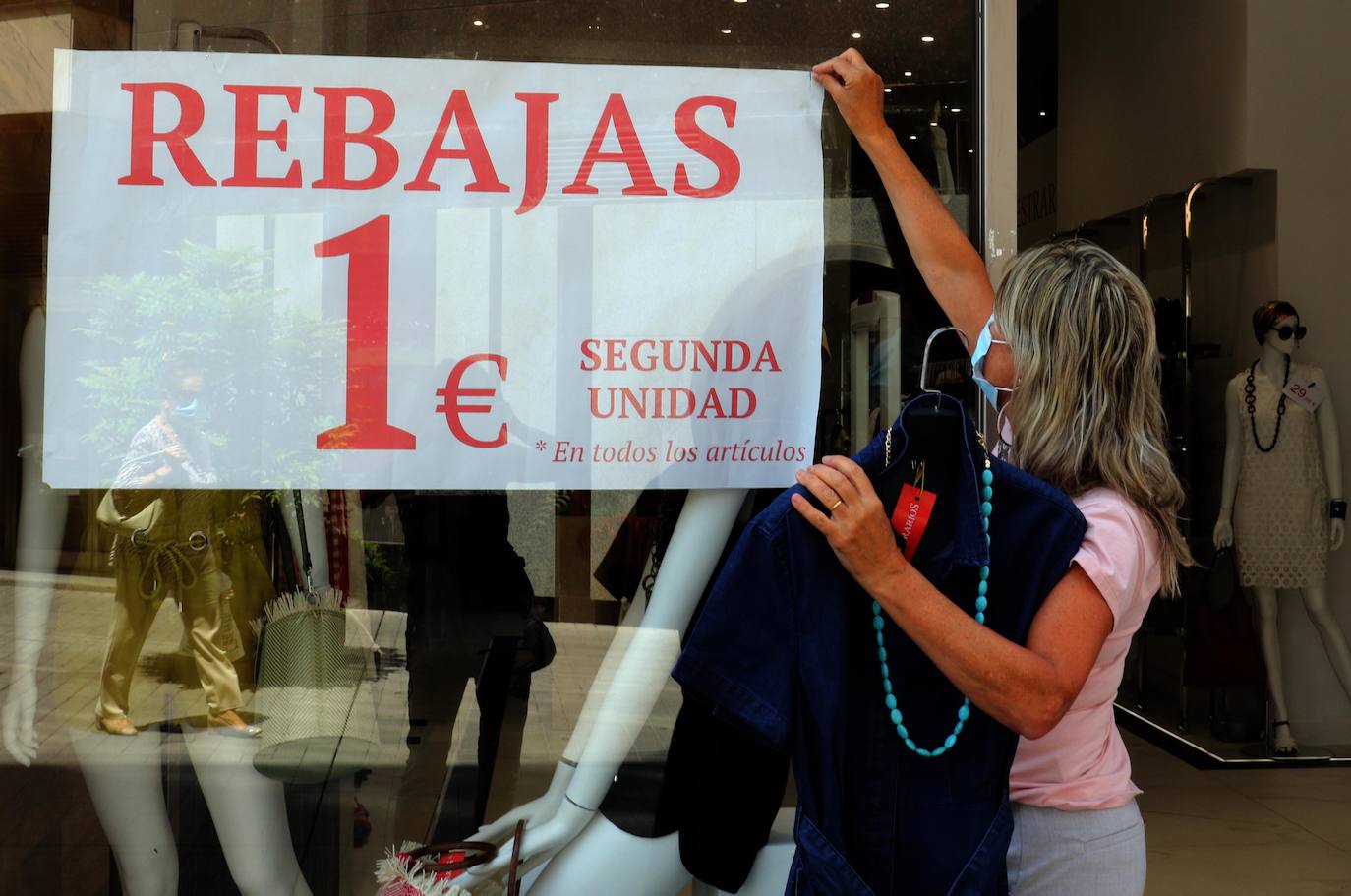 El adelanto de la campaña en las grandes superficies arrastra al pequeño comercio, que valora la iniciativa de los bonos del Ayuntamiento