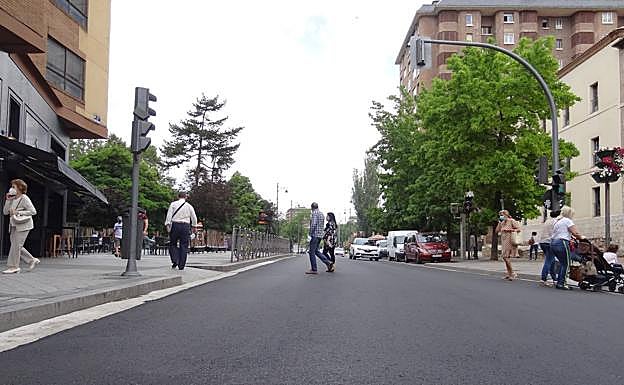 Tramo recién asfaltado entre Poniente y Fuente Dorada.