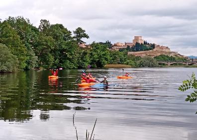Imagen secundaria 1 - Vista general de Ciudad Rodrigo, descenso en piragua por el Águeda y Ruta de los Lagares Rupestres en San Esteban de la Sierra. 