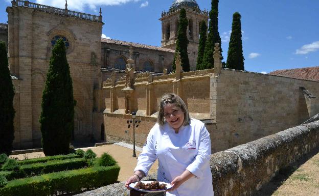 Imagen principal - Leticia Martín, Antonio Medina y Jesús Ángel Martín muestran sus recetas y productos. 