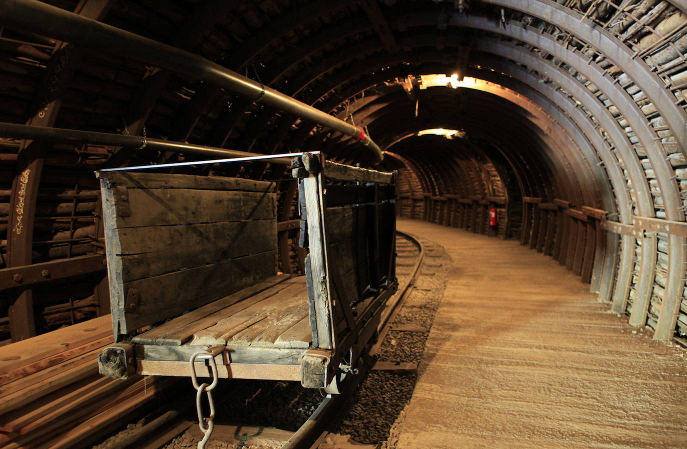 Imagen principal - Centro de Interpretación de la Minería en Barruelo de Santullán, San Pedro Cultural en Becerril y Museo del Cerrato de Baltanás. 