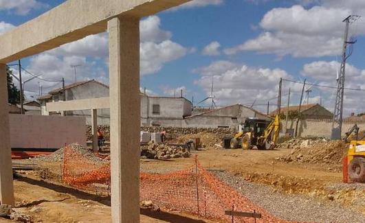 Instalaciones en obras que no se han podido inaugurar en Castromonte.