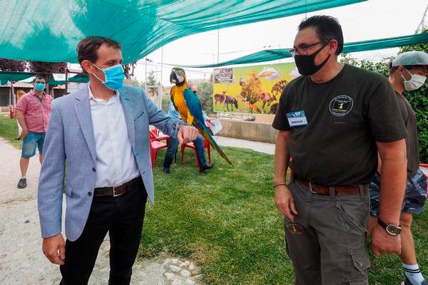 El presidente de la Diputación de Valladolid, Conrado Íscar, visita en Fresno el Viejo el Parque La Era de las Aves, donde presenta la campaña 'Provincia de Valladolid. Volvemos a vernos'. 