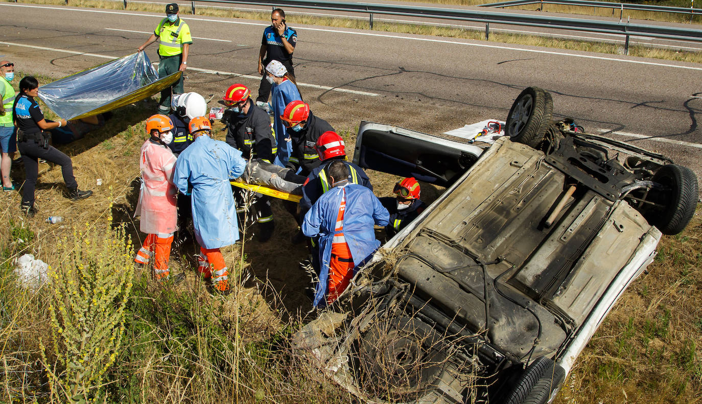 El aparatoso accidente ha movilizado a todos los servicios de emergencia. 