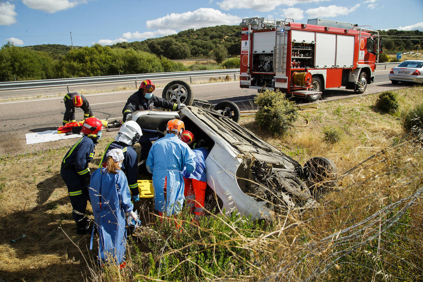 El aparatoso accidente ha movilizado a todos los servicios de emergencia. 