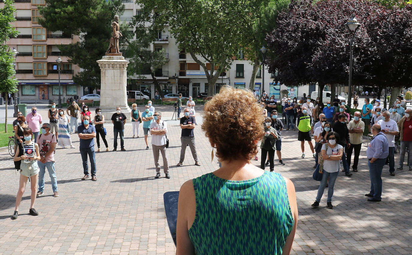 Fotos: Concentración convocada por los sindicatos en Valladolid para pedir un pacto político para la reconstrucción de España