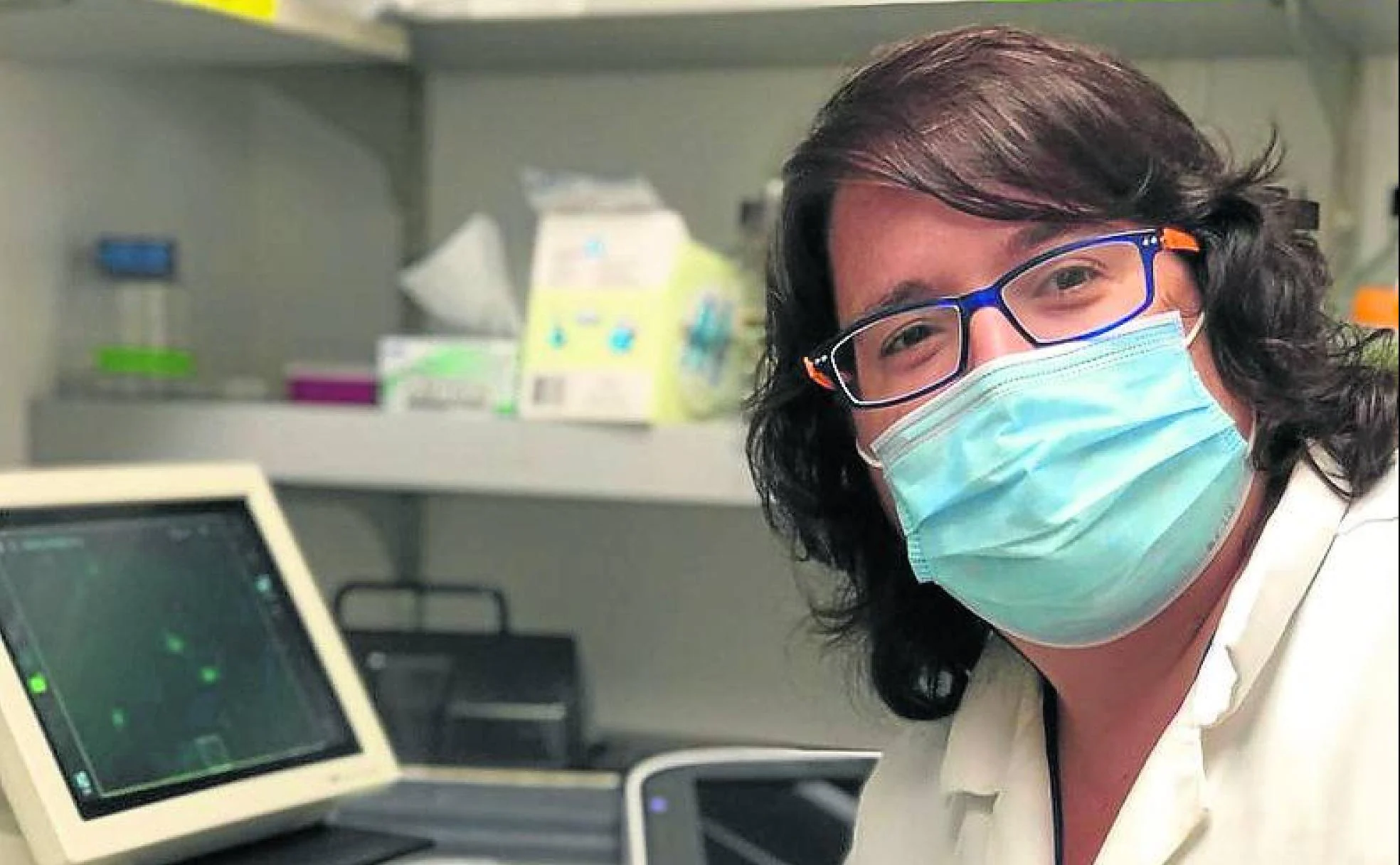 Ana Domínguez, en eñl laboratorio en el que trabaja.