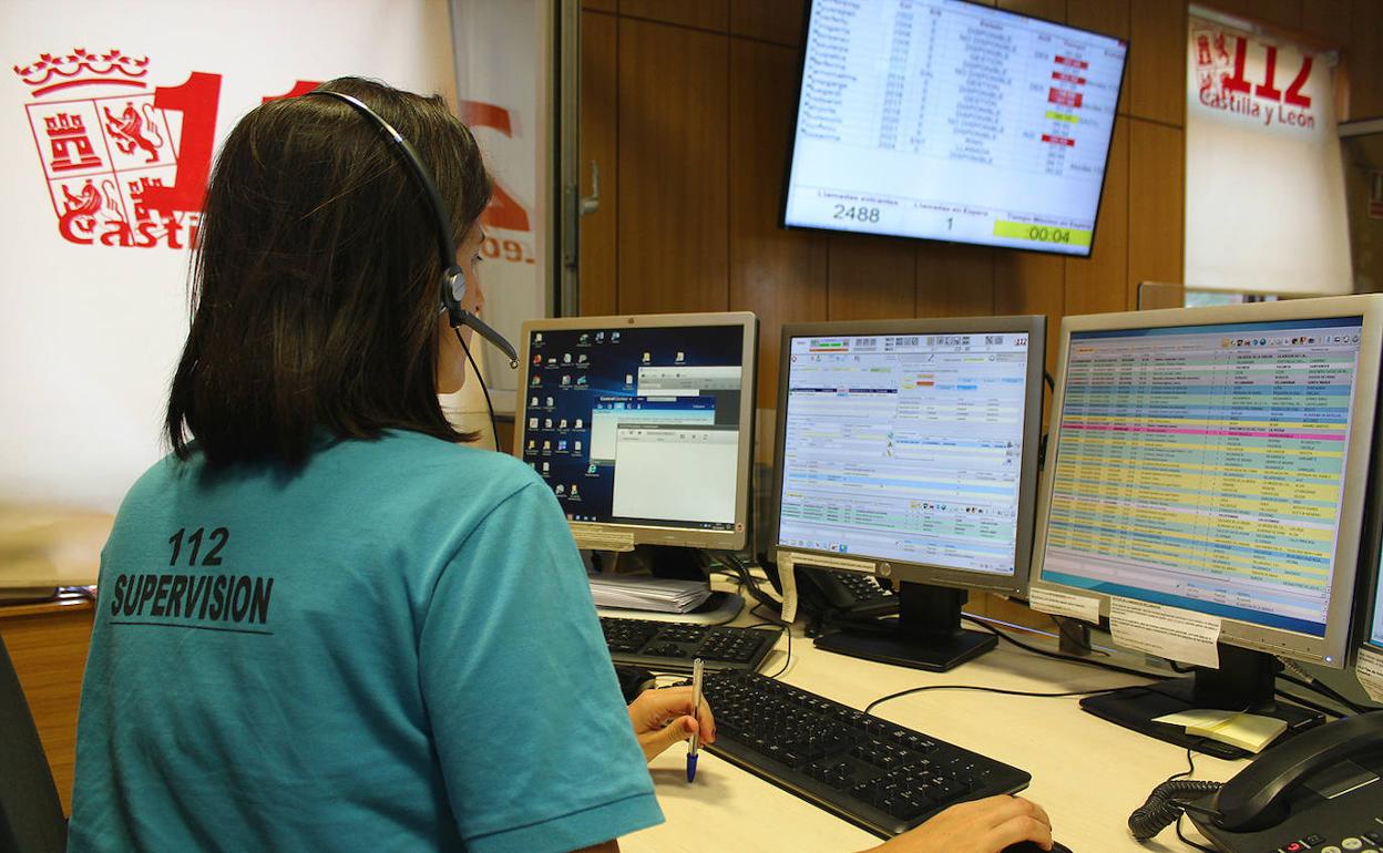Imagen de la sala del 112 compartida por el Centro de Emergencias de Castilla y León en su cuenta de Twitter.