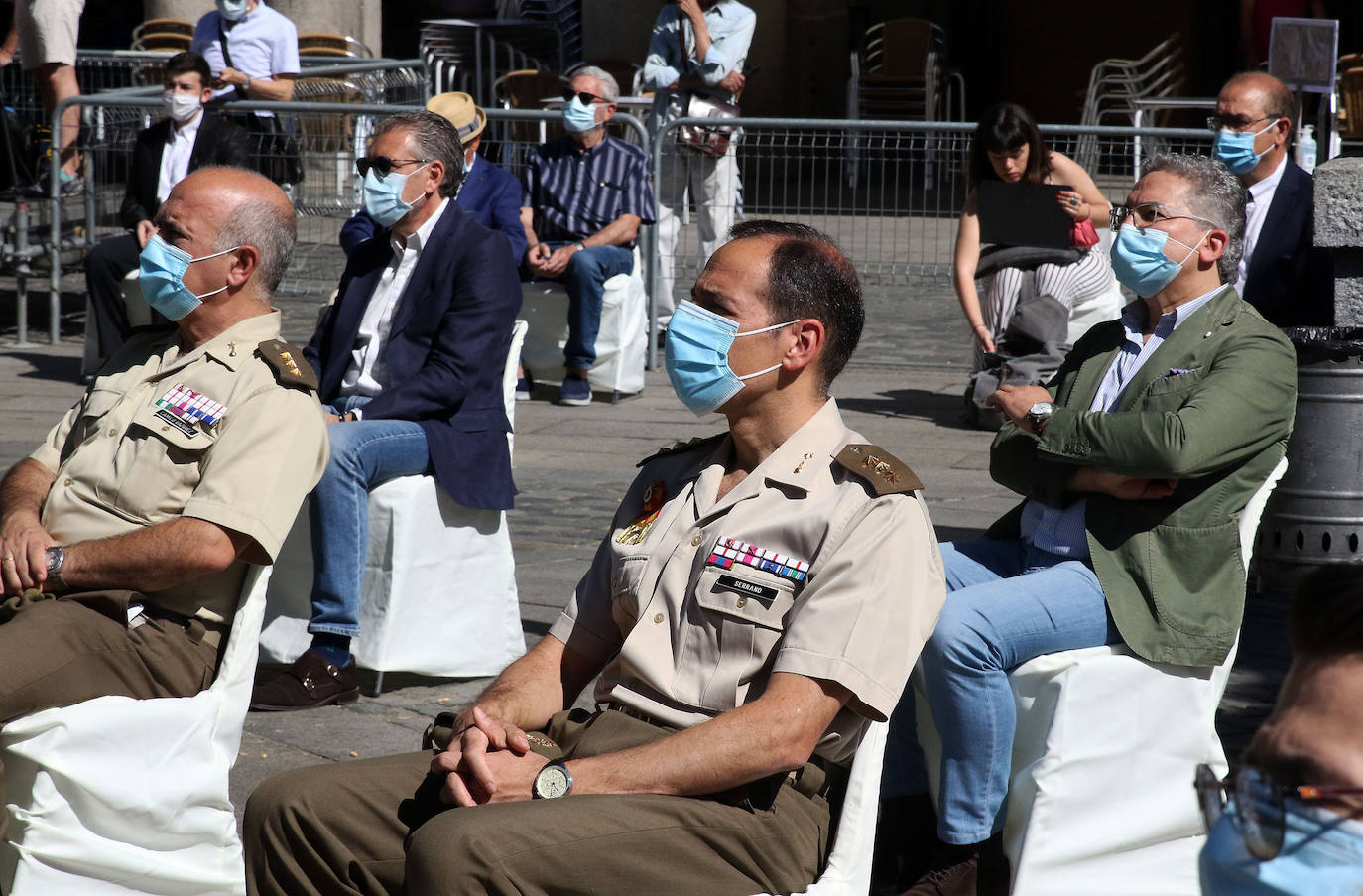 Homenaje a las víctimas del coronavirus en la Plaza Mayor de Segovia 