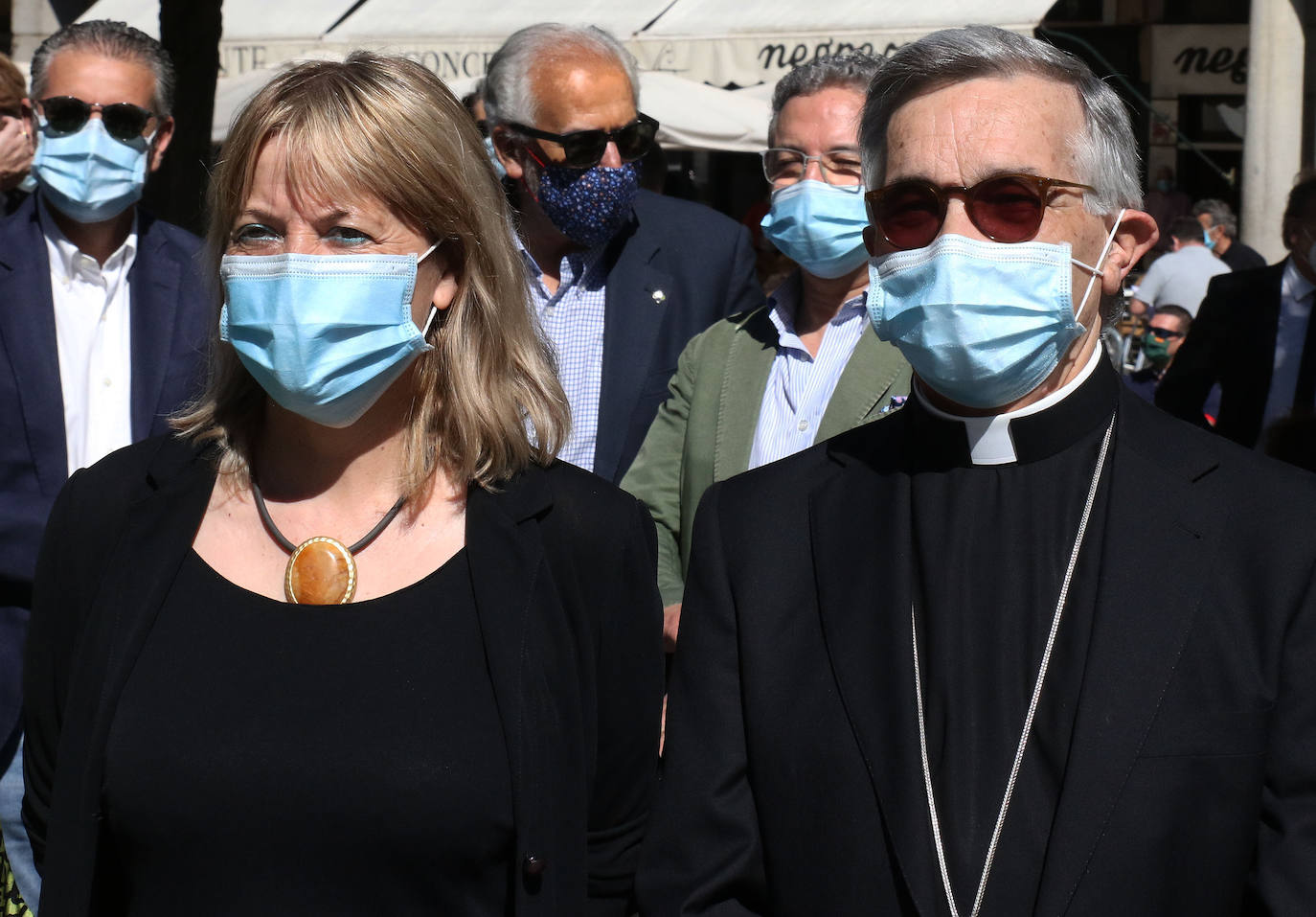 Homenaje a las víctimas del coronavirus en la Plaza Mayor de Segovia 