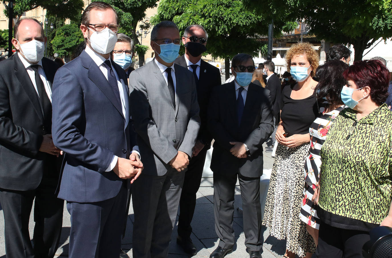 Homenaje a las víctimas del coronavirus en la Plaza Mayor de Segovia 