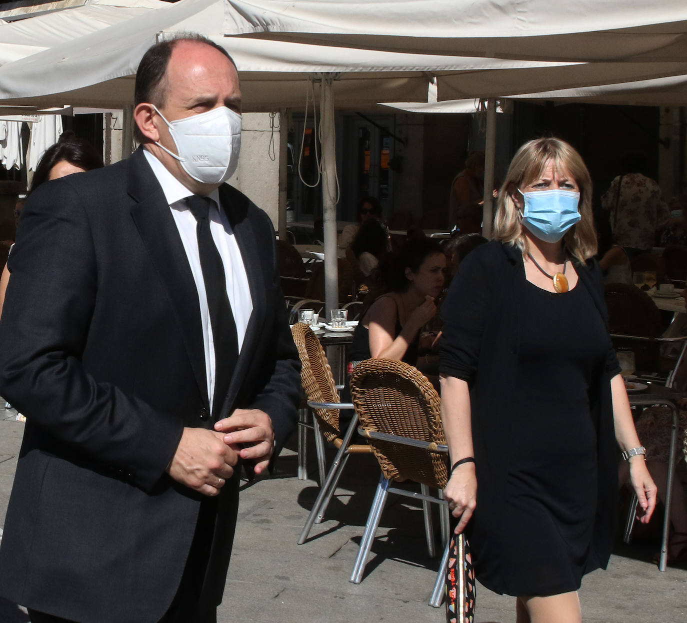 Homenaje a las víctimas del coronavirus en la Plaza Mayor de Segovia 