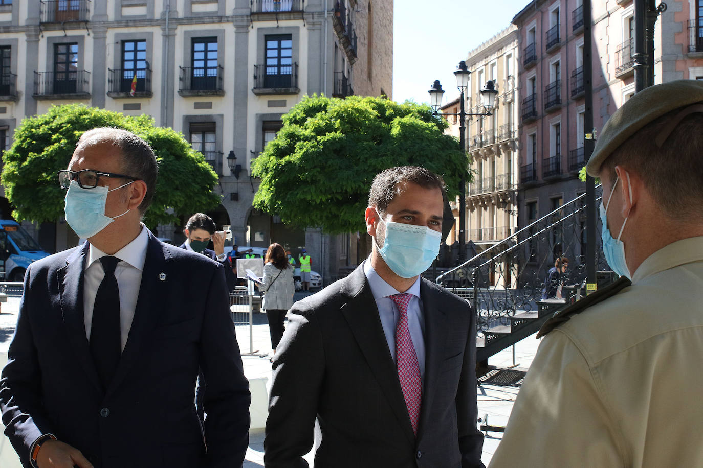 Homenaje a las víctimas del coronavirus en la Plaza Mayor de Segovia 