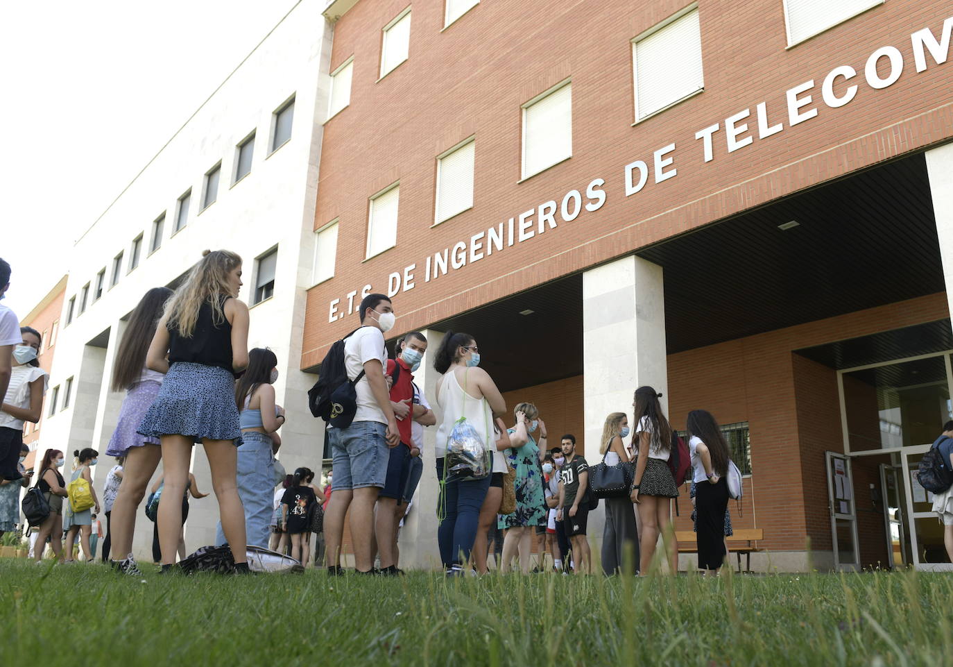 Fotos: Comienza para 11.000 estudiantes de Castilla y León la EBAU más atípica