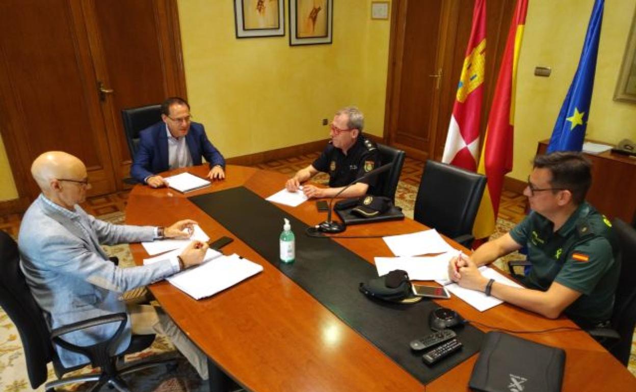 Reunión del subdelegado del Gobierno en Zamora, Ángel Blanco, con las Fuerzas y Cuerpos de Seguridad del Estado. 