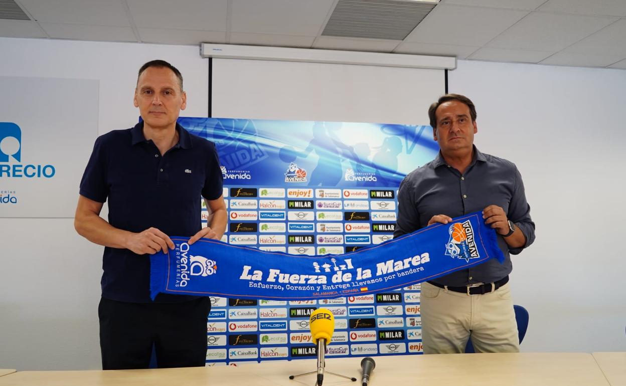 Roberto Íñiguez junto a Jorge Recio. 