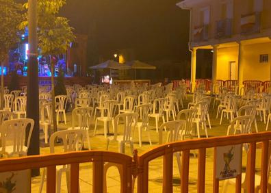 Imagen secundaria 1 - Procesión, bailes y plaza de Castronuevo cercada para las actuaciones. 