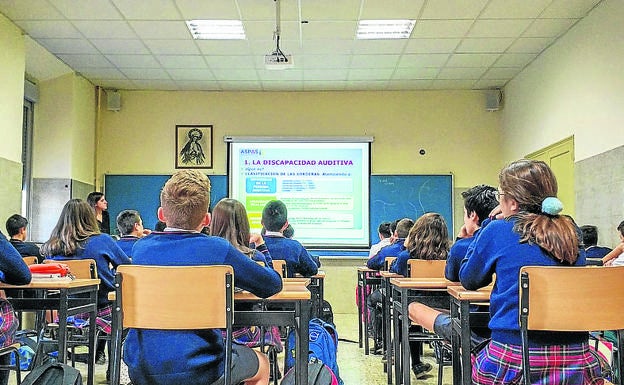 Imagen de alumnos en las aulas del San José. 