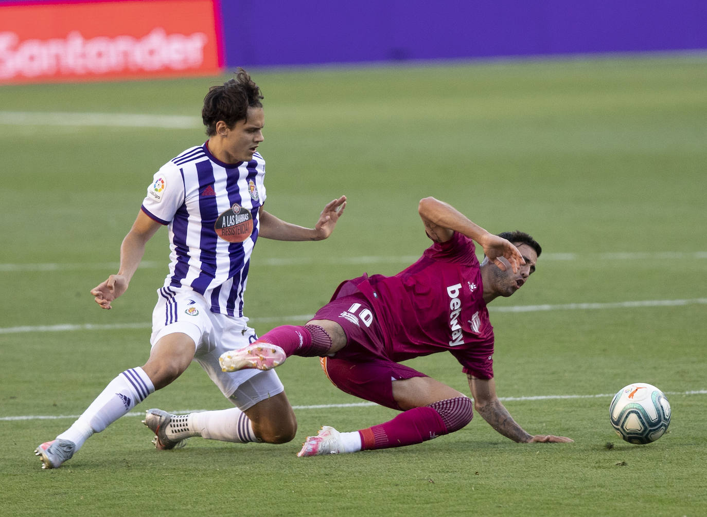 Un gol de Joaquín en los minutos finales deja al Real Valladolid, virtualmente, en Primera