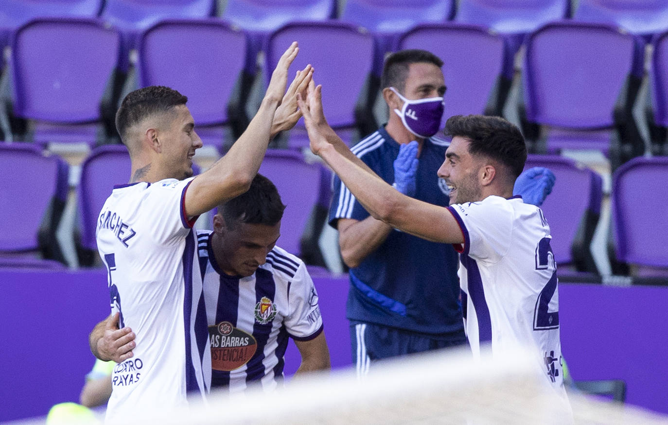 Un gol de Joaquín en los minutos finales deja al Real Valladolid, virtualmente, en Primera