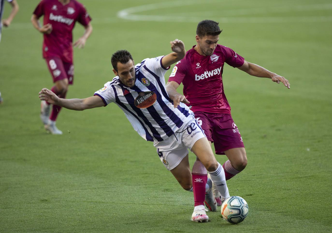 Un gol de Joaquín en los minutos finales deja al Real Valladolid, virtualmente, en Primera