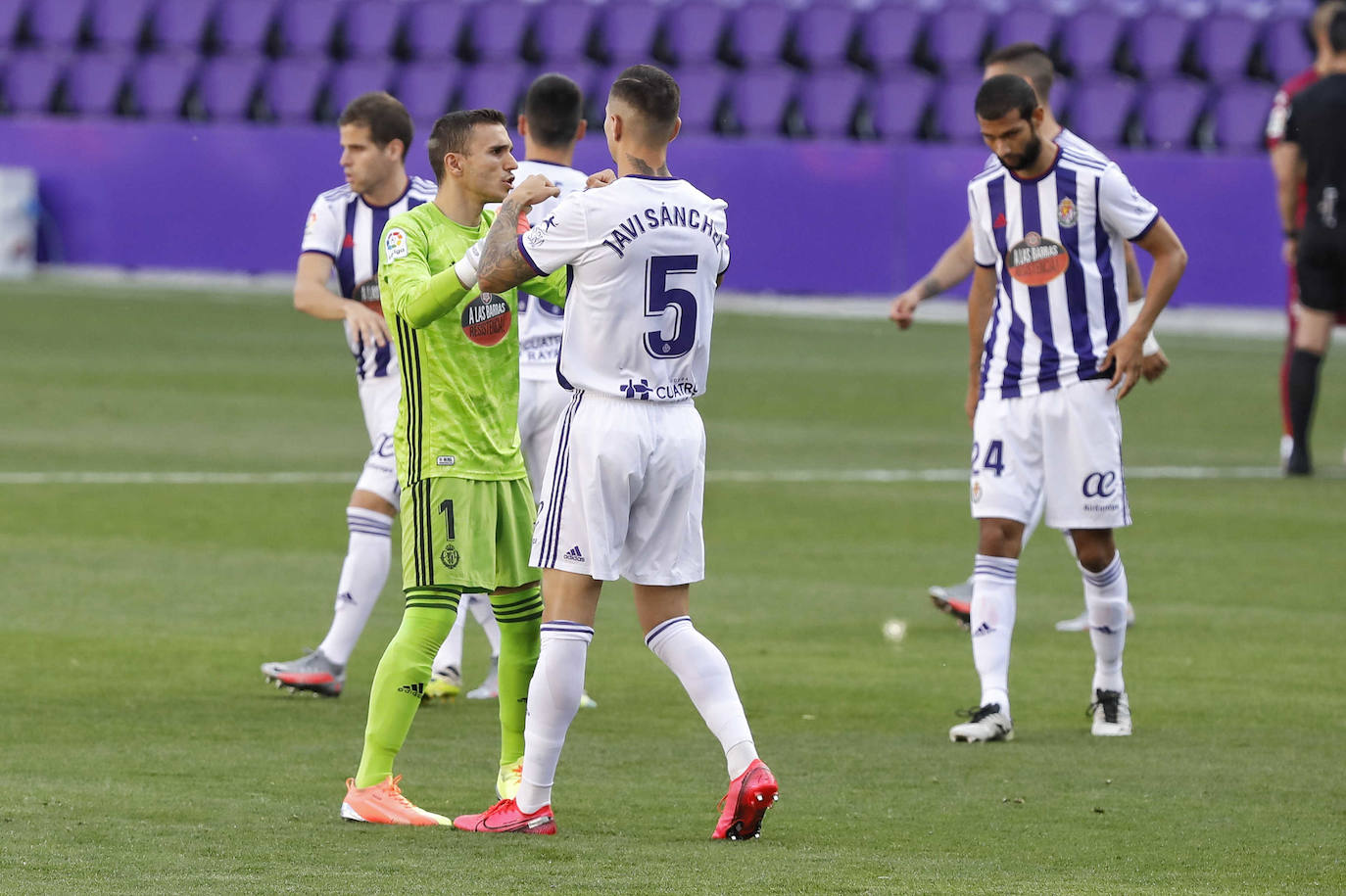 Un gol de Joaquín en los minutos finales deja al Real Valladolid, virtualmente, en Primera