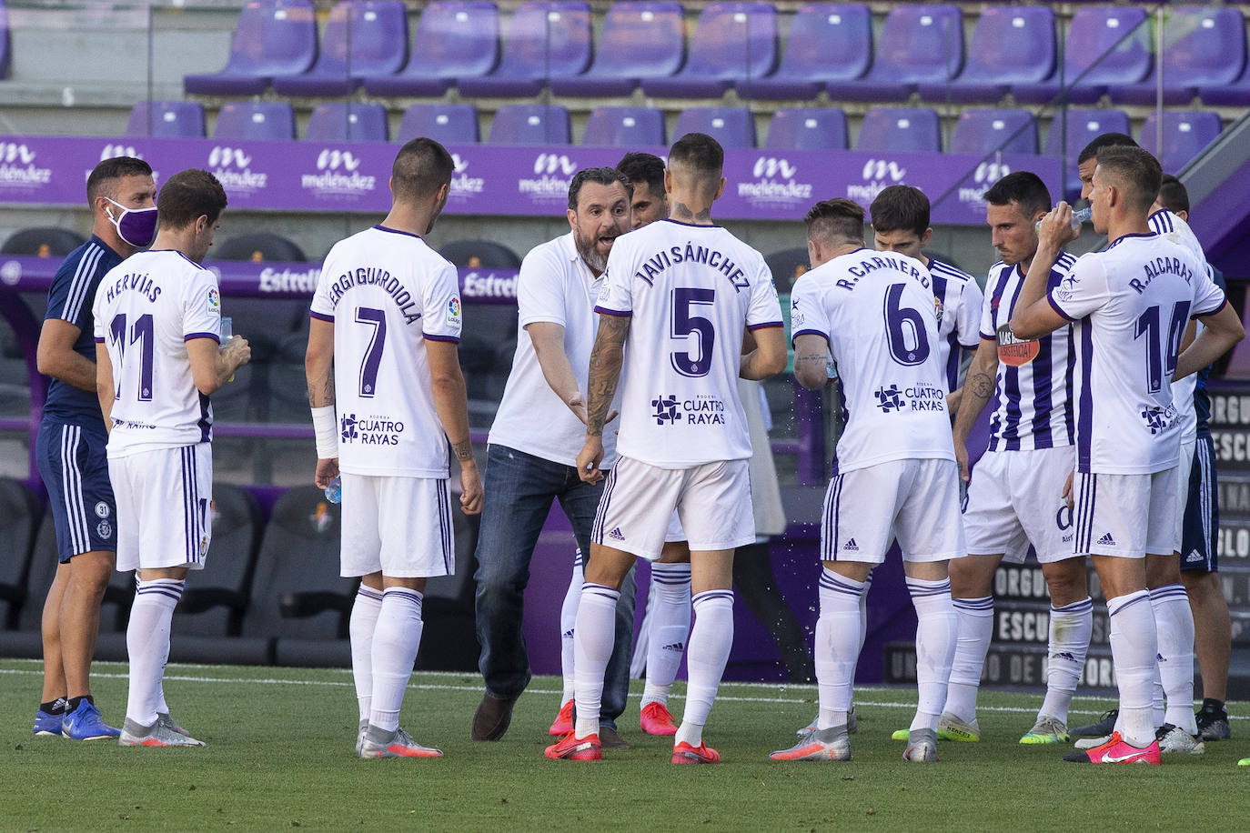 Un gol de Joaquín en los minutos finales deja al Real Valladolid, virtualmente, en Primera