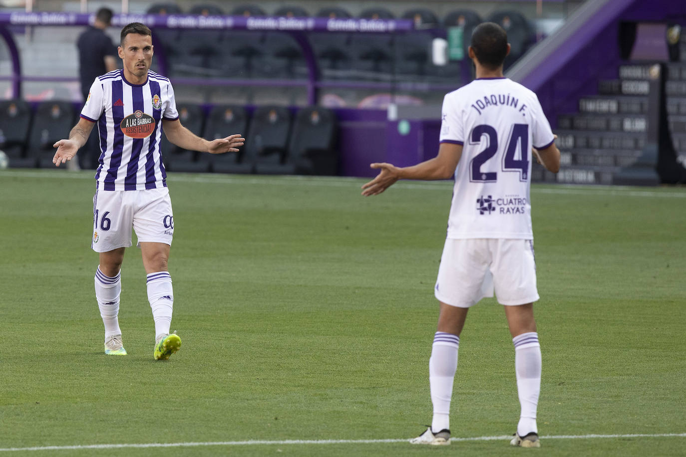 Un gol de Joaquín en los minutos finales deja al Real Valladolid, virtualmente, en Primera