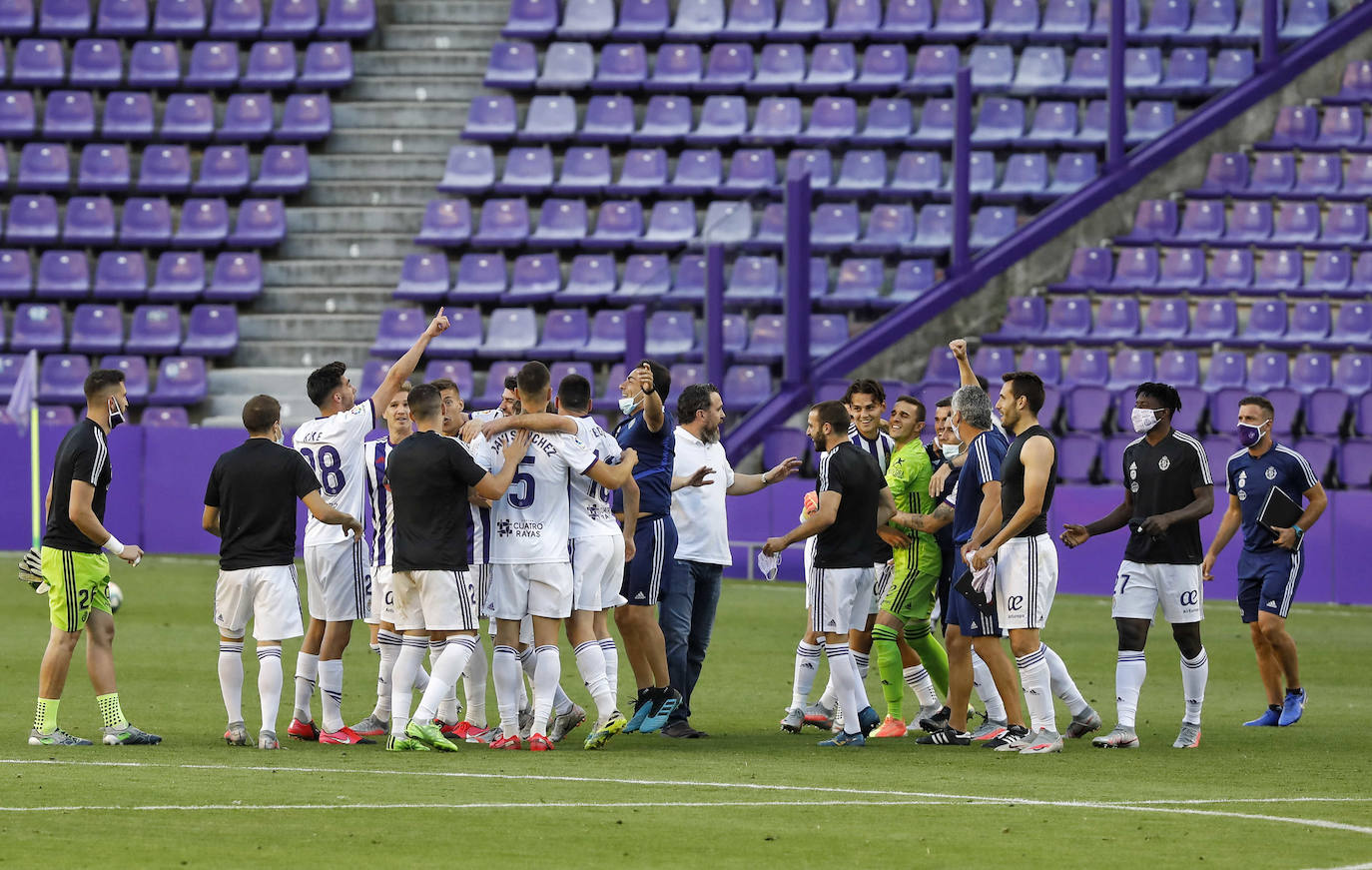 Un gol de Joaquín en los minutos finales deja al Real Valladolid, virtualmente, en Primera