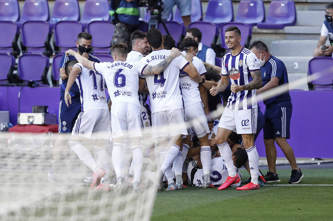 Un gol de Joaquín en los minutos finales deja al Real Valladolid, virtualmente, en Primera