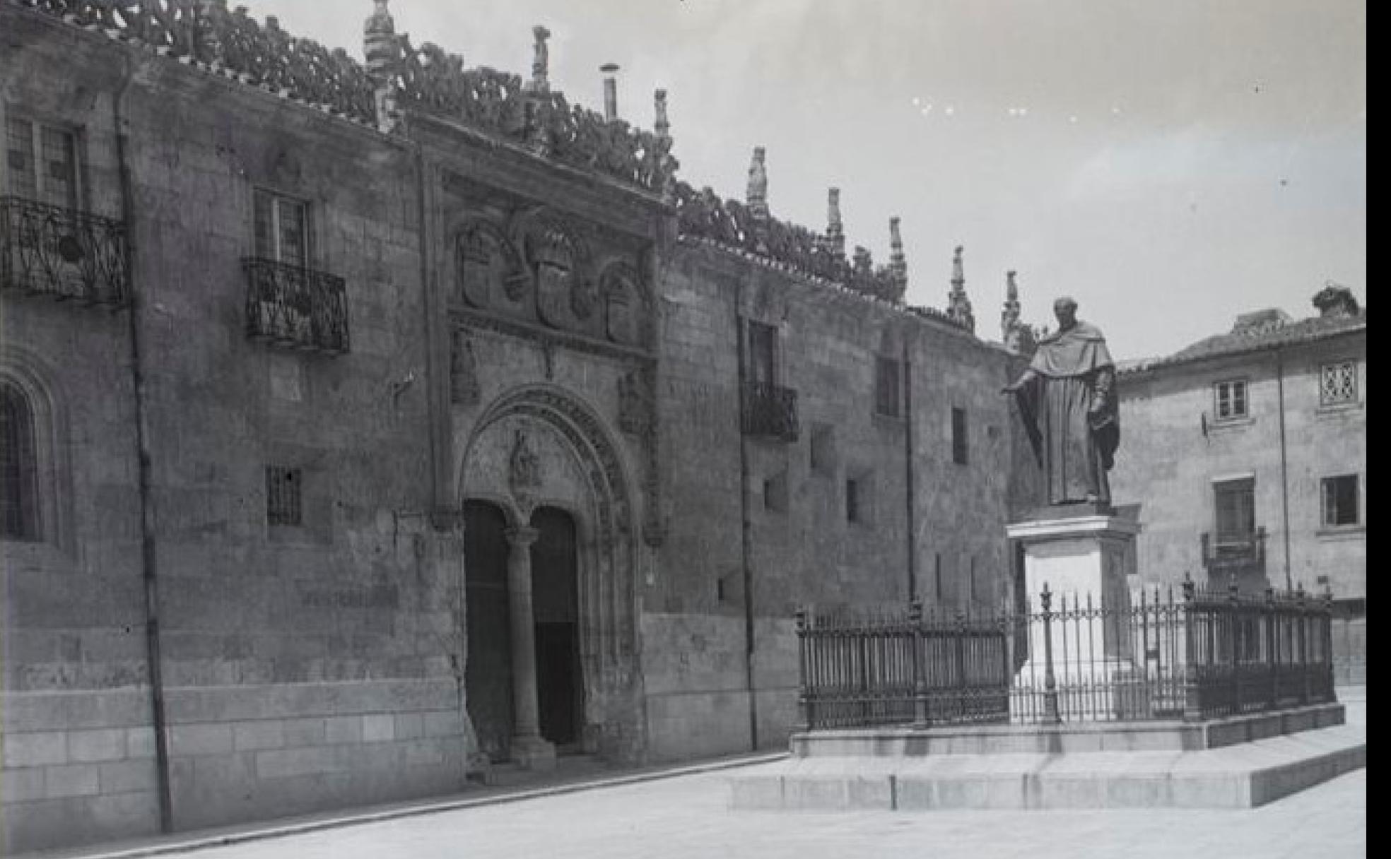 Patio de las Escuelas menores de la Universidad de Salamanca a principios del siglo XX. 