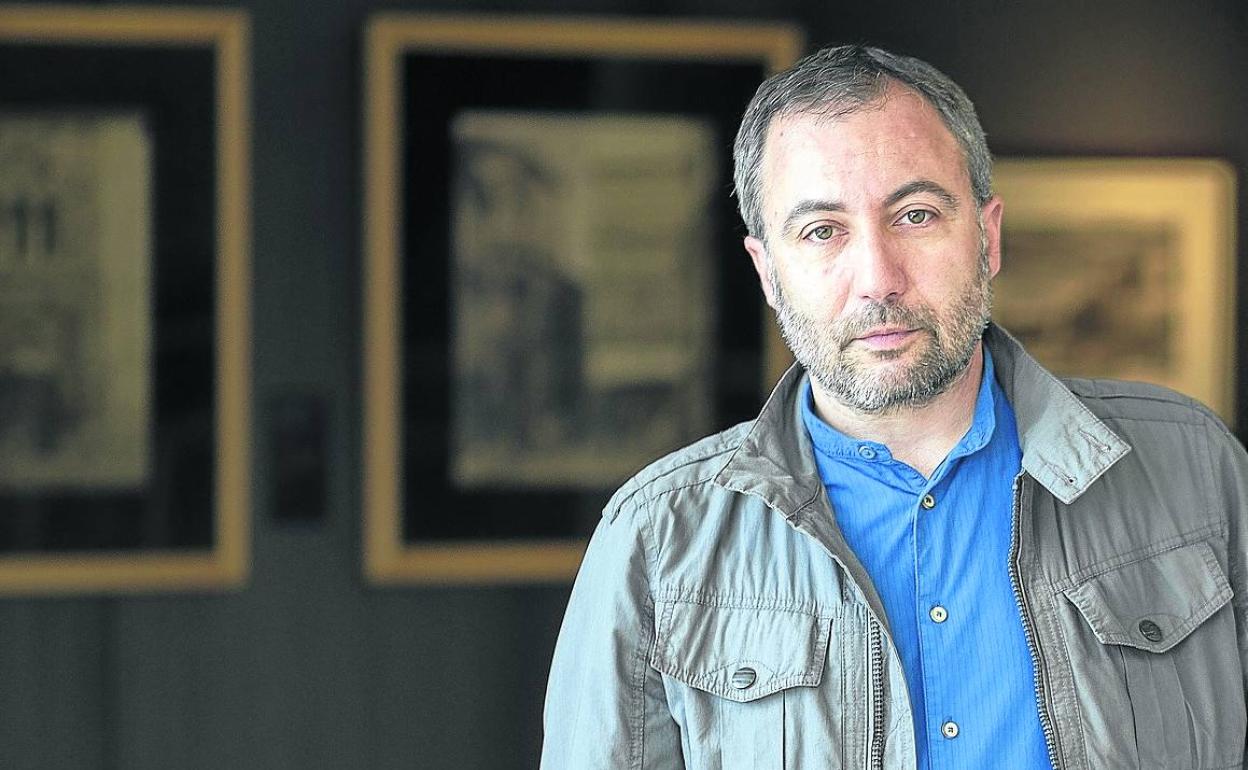 Luis Grau Lobo, director del Museo de León en el interior del Museo. 