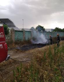 Imagen secundaria 2 - Imágenes de las distintas actuaciones llevadas a cabo ayer por los bomberos de Baltanás.