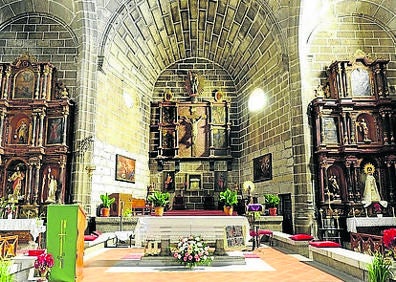 Imagen secundaria 1 - Arriba, iglesia de San Miguel Arcángel; interior de la iglesia de San Miguel Arcángel y Casa Consistorial 