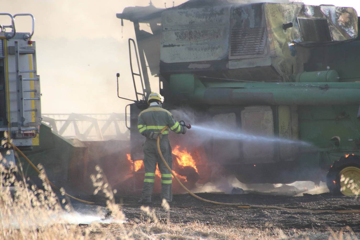 Arde una cosechadora en Cuéllar. 
