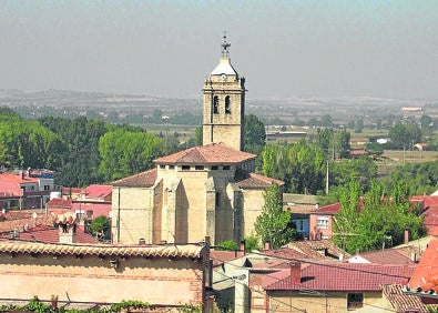 Imagen secundaria 1 - Arriba, un momento de la recreación del belén viviente; vista de la Iglesia de Nuestra Señora de la Asunción y detalle del órgano de la iglesia.