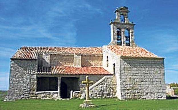 Imagen principal - Arriba, iglesia de San Pelayo, de origen mozárabe, en Paradilla del Alcor; Virgen de las Angustias, en el interior de la ermita (izda.) y una de las dos puertas que conserva la localidad. 