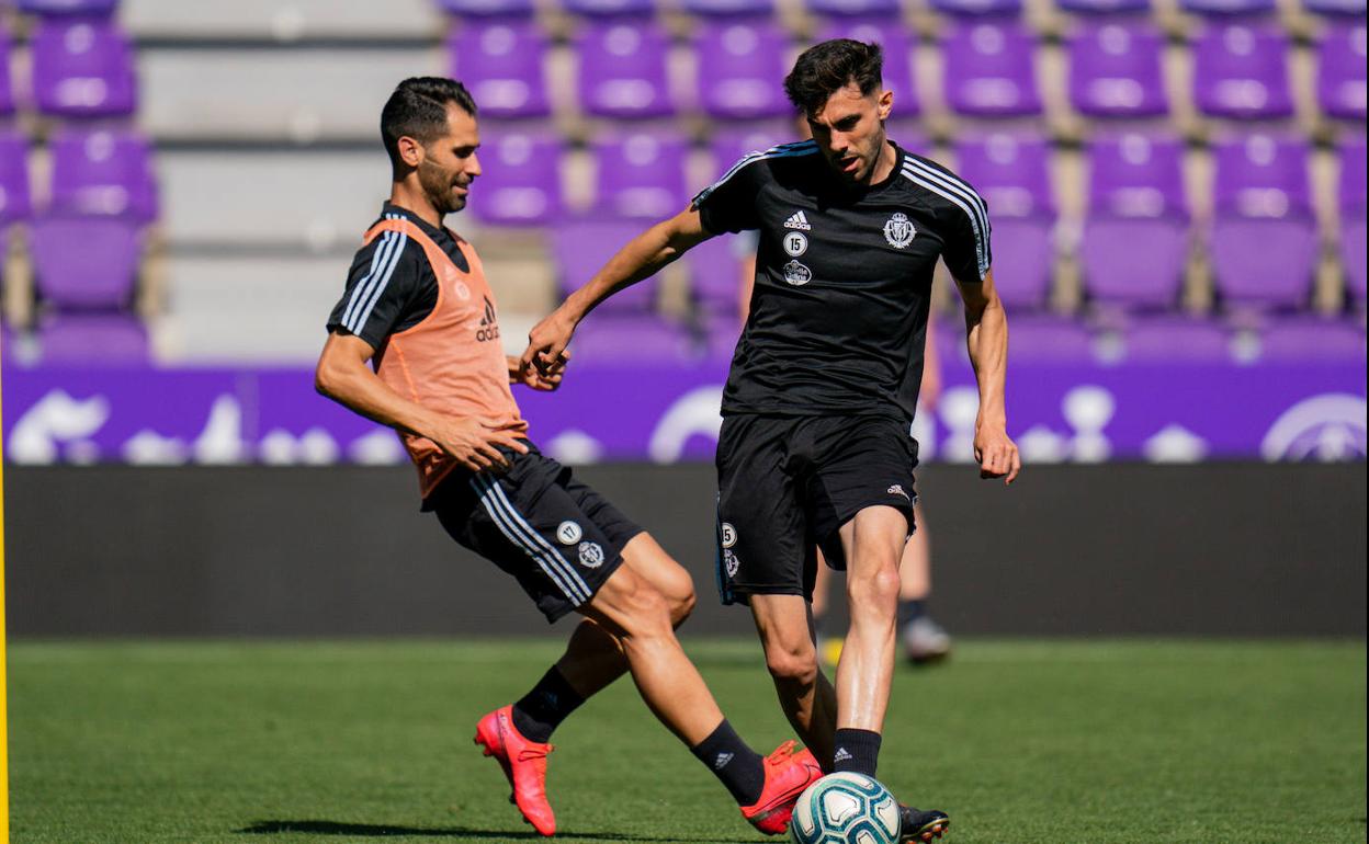 Kike Pérez y Moyano, ayer en el entrenamiento. 