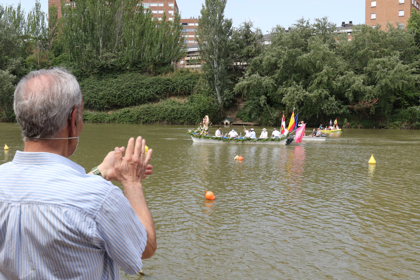 Fotos: Procesión fluvial de la Virgen del Carmen en Valladolid en recuerdo a la víctimas del coronavirus