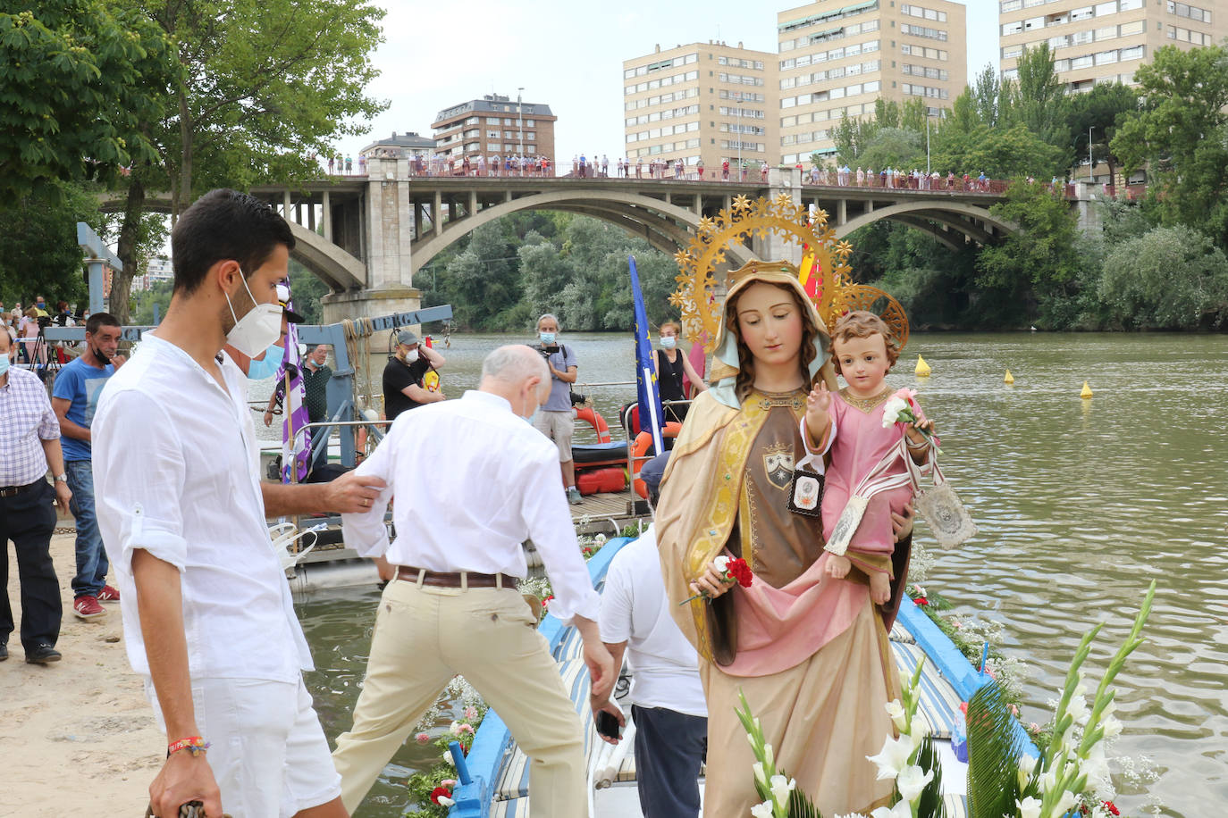 Fotos: Procesión fluvial de la Virgen del Carmen en Valladolid en recuerdo a la víctimas del coronavirus