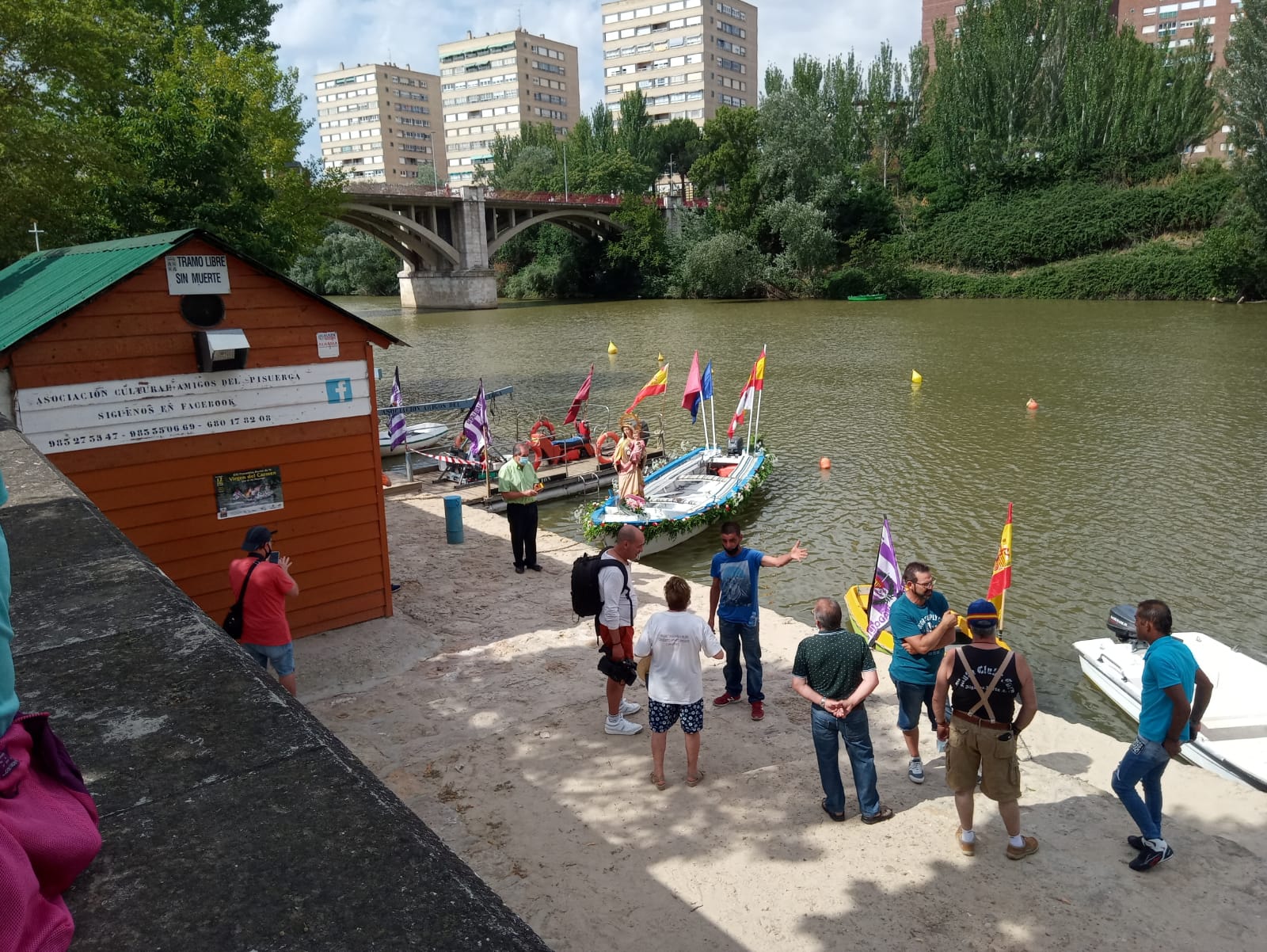 Fotos: Procesión fluvial de la Virgen del Carmen en Valladolid en recuerdo a la víctimas del coronavirus