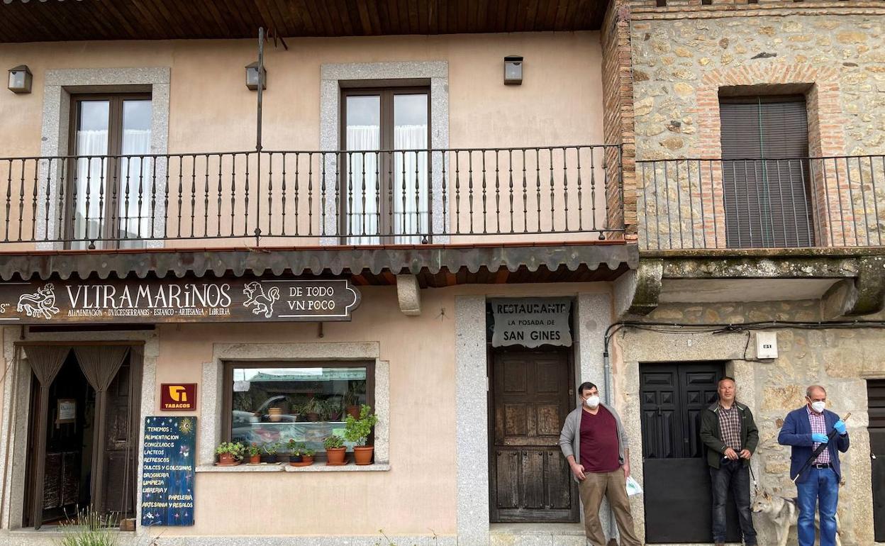 Vecinos de Miranda del Castañar, en la Sierra de Francia.