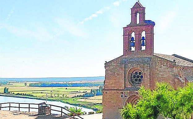 La Iglesia parroquial perteneció a la Orden de San Juan y era la antigua ermita del Cristo. Está edificada sobre el 'Alto de la Muela'.