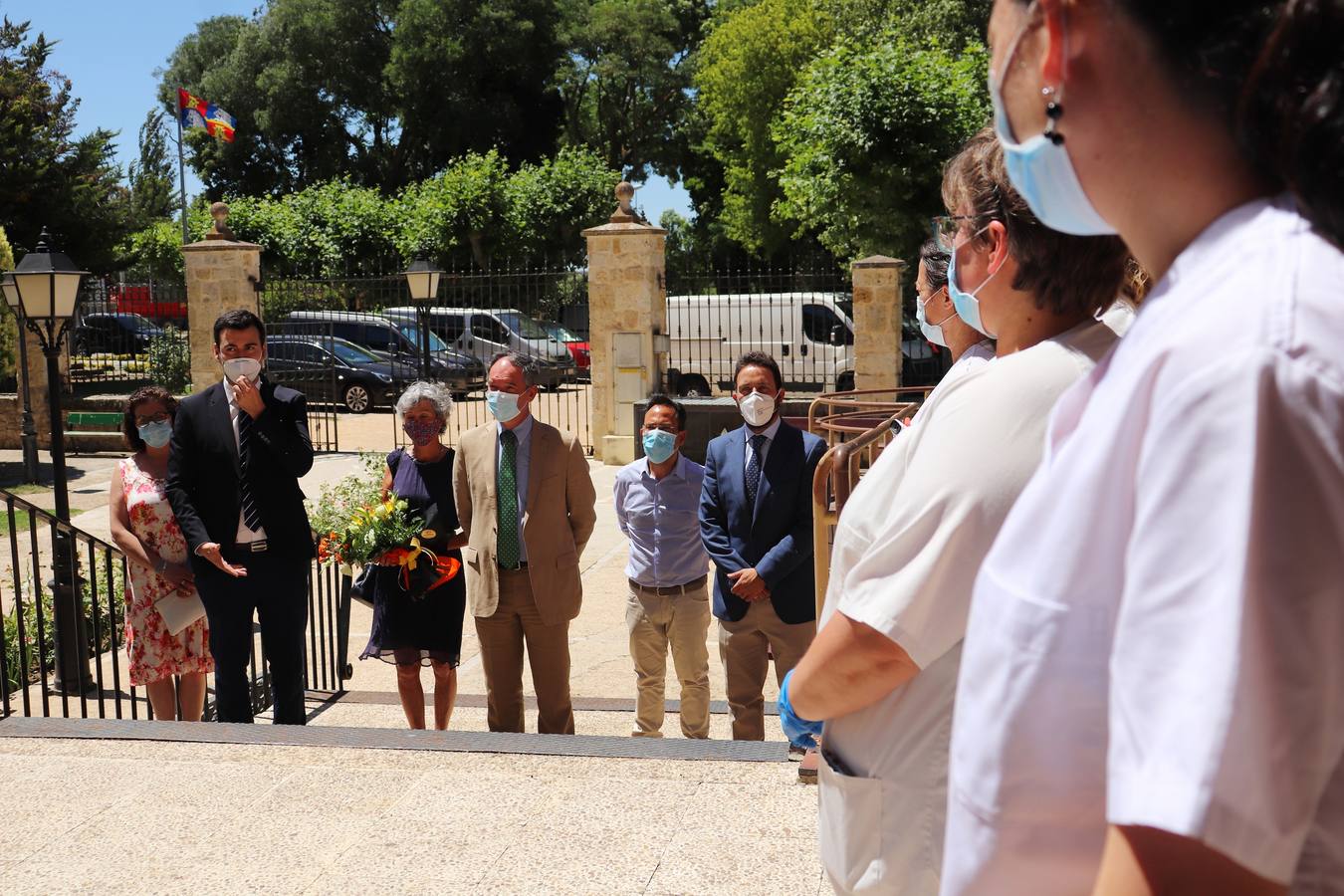 Marc Calcoen y su esposa han visitado la localidad con motivo de la donación de 10.000 euros que la embajada belga ha realizado a la residencia de ancianos Sancti Spíritus y Santa Ana de la localidad