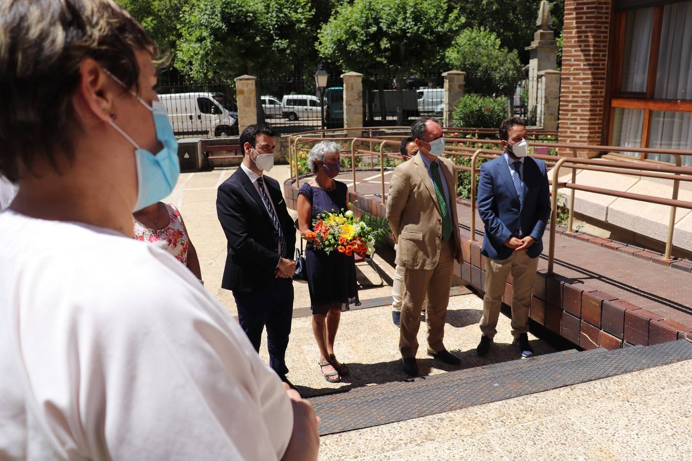 Marc Calcoen y su esposa han visitado la localidad con motivo de la donación de 10.000 euros que la embajada belga ha realizado a la residencia de ancianos Sancti Spíritus y Santa Ana de la localidad