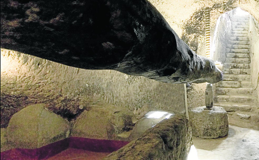 Viga de prensar el vino en el interior de una bodega de Cigales.Las bodegas constituyen un bien patrimonial muy preciado de la villa.