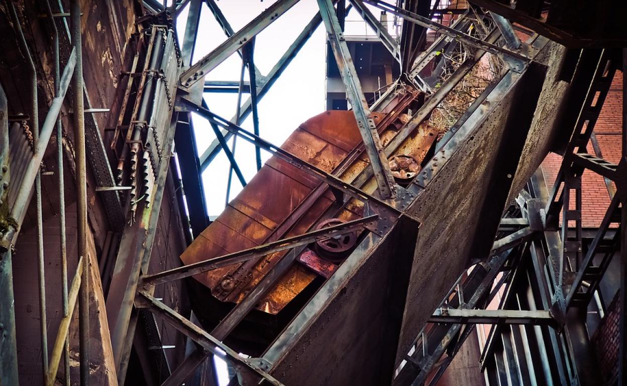 Imagen de instalaciones mineras abandonadas.